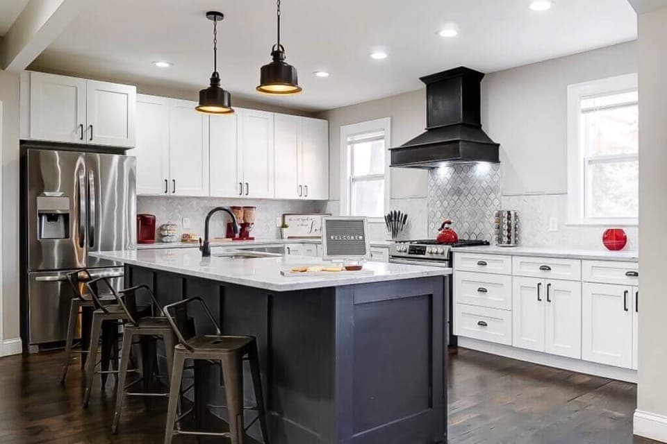 Kitchen: Keurig, toaster, microwave, fridge and stove are available so you and your guests can host dinners