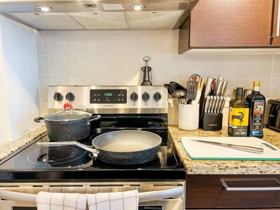 Guests can enjoy the comfort of home in this fully equipped kitchen, designed for both everyday cooking and inspired meals. With quality cookware, and modern appliances, preparing dinner becomes part of the Vancouver vacation experience.