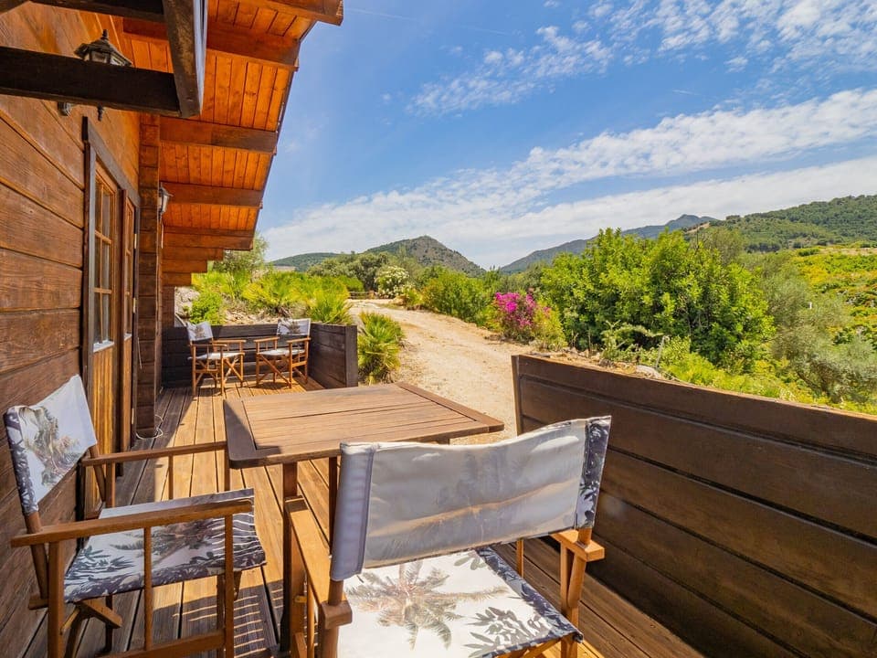 Natural space with two wooden cabins, ideal for independent families or friends. natural experience.