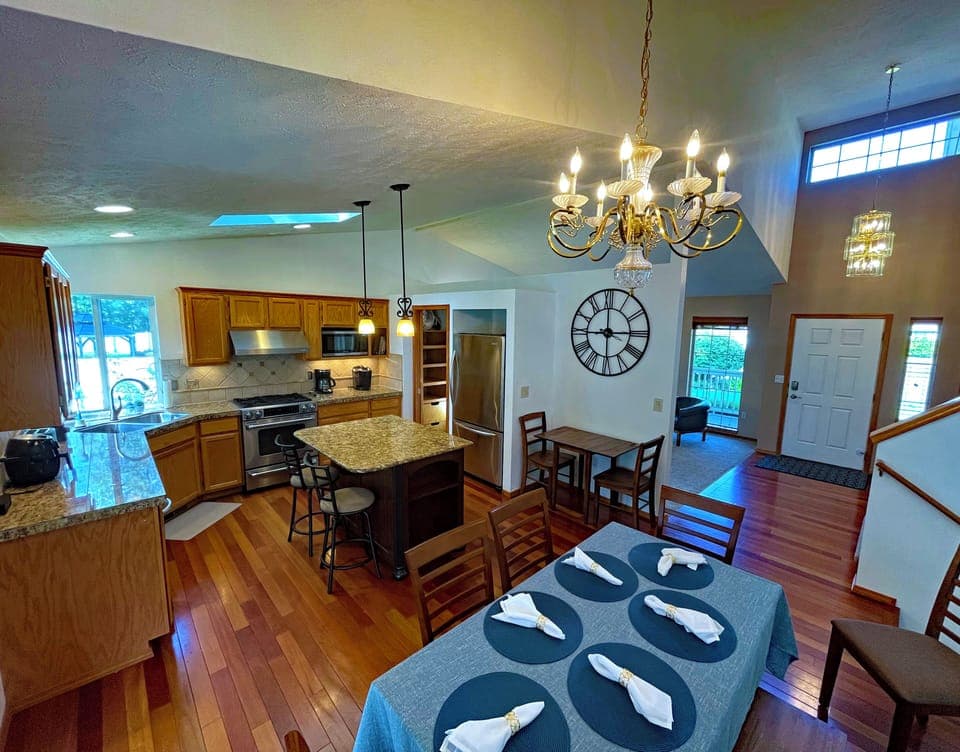 Great food prep. and serving Island. Tables can be combined to seat 10 persons.