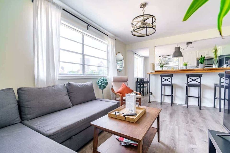 Spotless Comfort Retreat Discover our living room, where a cozy environment meets spotless space. With comfortable seating and meticulous cleanliness, it's the ideal retreat for unwinding after a day of exploring
luxury airbnb columbus ohio