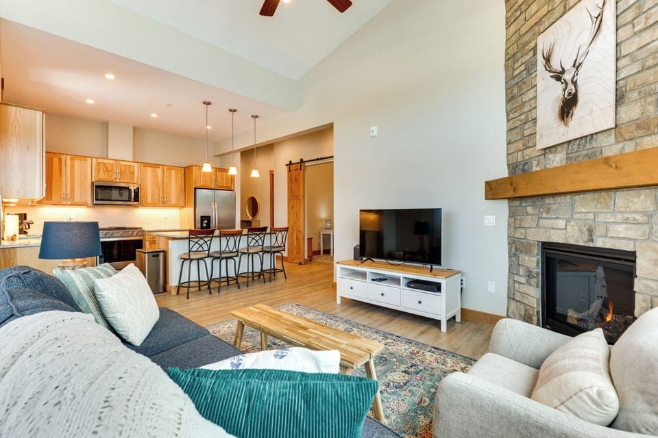 Living Room | Flat-Screen TV | Fireplace | Board Games