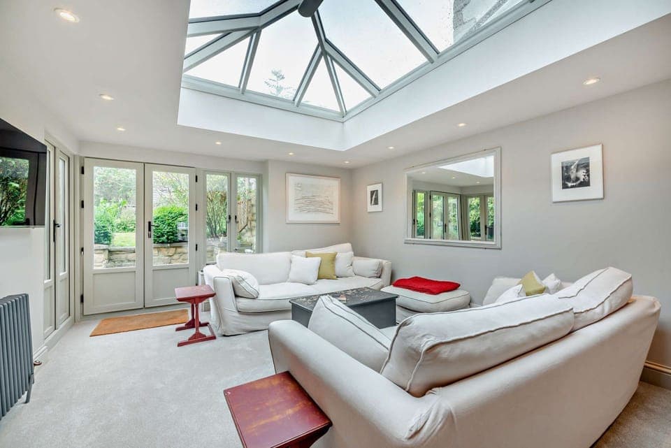 Fleur de Lys Garden Room - StayCotswold