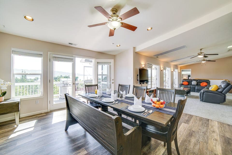 Dining Area | 2nd Floor | Dishware/Flatware Provided