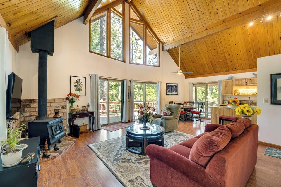 Groveland Vacation Rental | 2BR | 2BA | 1,248 Sq Ft | Stairs Required