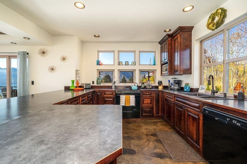 Well appointed kitchen; 12-cup drip coffee maker & ground coffee provided