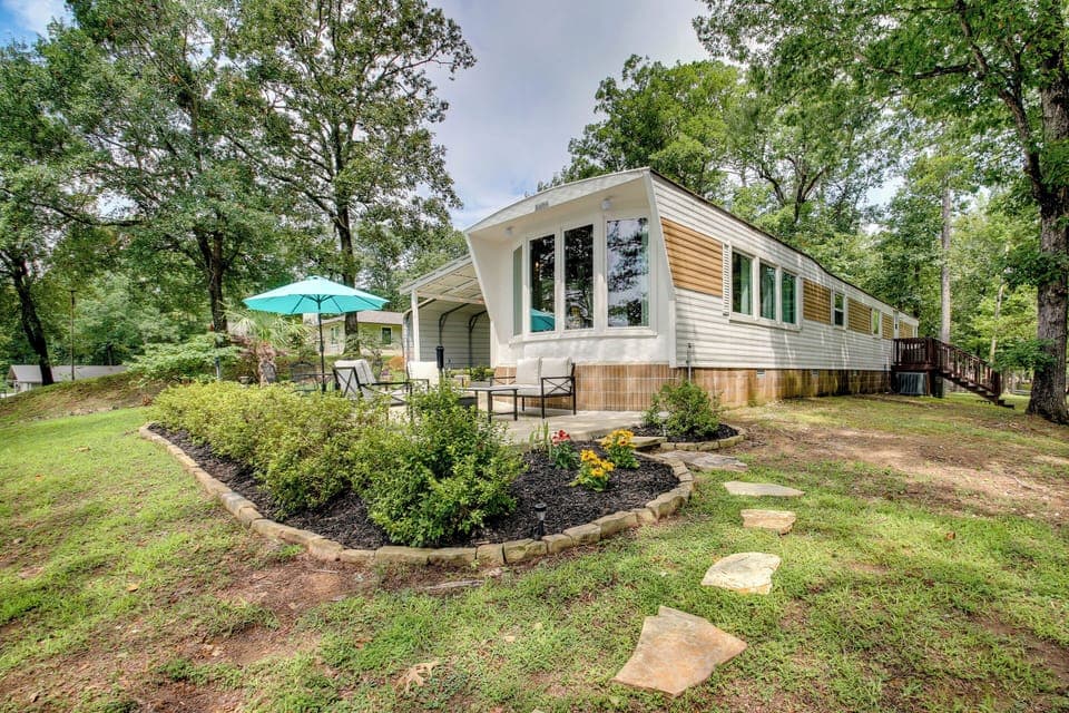 Royal Vacation Rental | 2BR | 1.5BA | 980 Sq Ft | Stairs Required