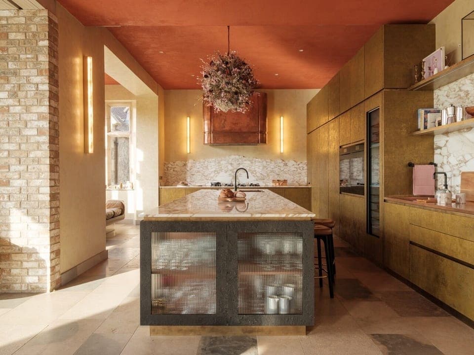 Gargantuan island, convivial and impressive. 