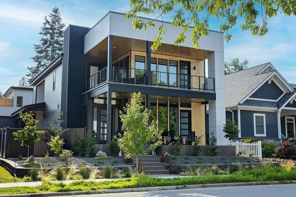 Rare find in downtown Coeur d'Alene- Walking distance to beaches & parks.