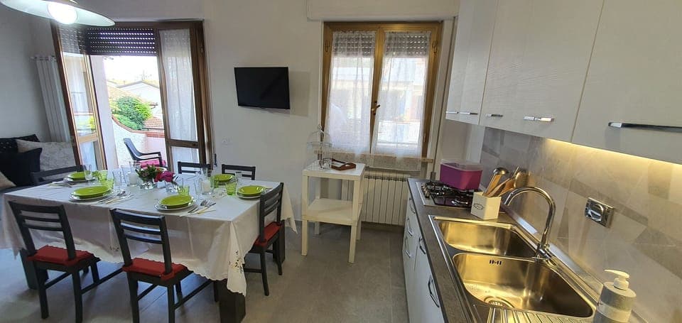 Table, Furniture, Property, Window, Chair, Interior Design, Curtain, Architecture, Sink