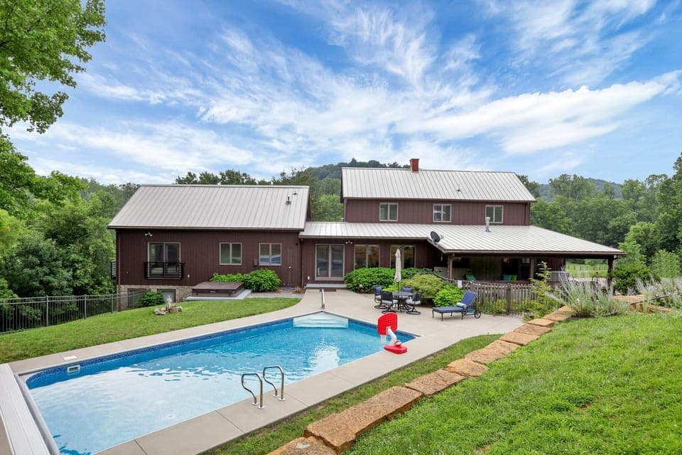 Welcome to Cloud's Reach! Pool, hot tub, bocce court and incredible views await!