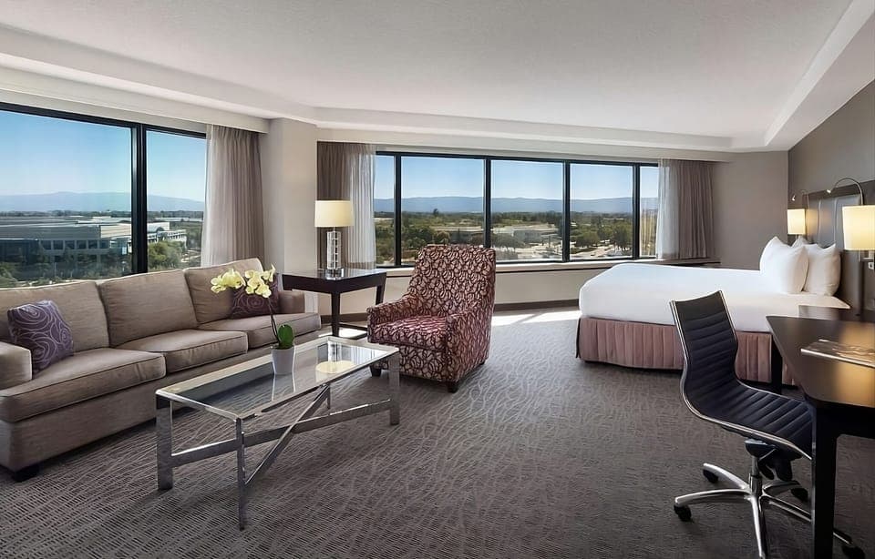 King sized bed! Exact unit will be assigned upon arrival. Views, colors and decor may vary.