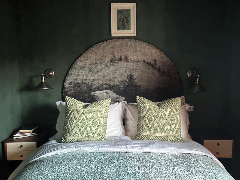 Main bedroom, recently refurbished. King size bed, Vi-Spring mattress.