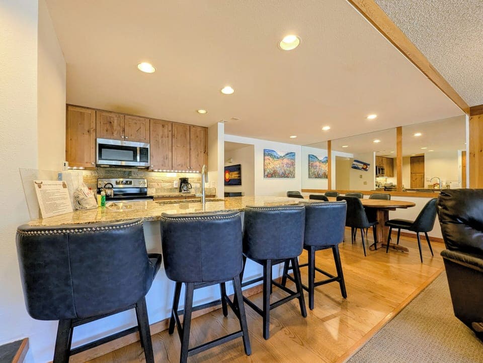 Barstool seating - Fully Equipped Kitchen