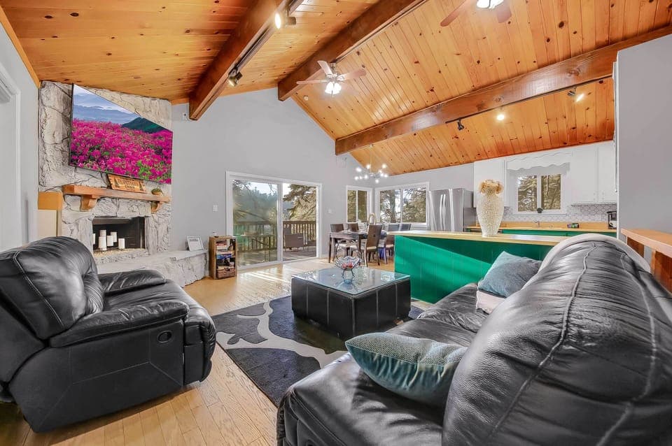 Living Room | Smart TVs | Free WiFi