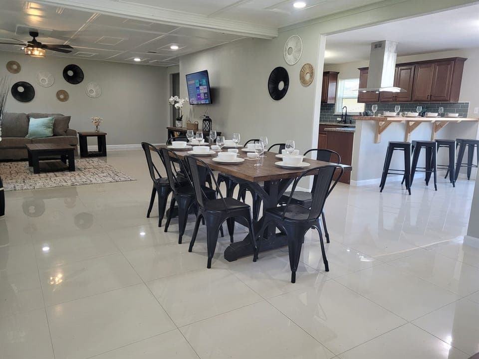 Kitchen Table for 8 and Bar for 4