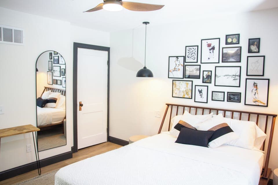 Bedroom with queen size bed.