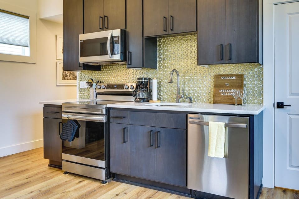 Studio | Kitchen | Cooking Basics | Dishware & Flatware