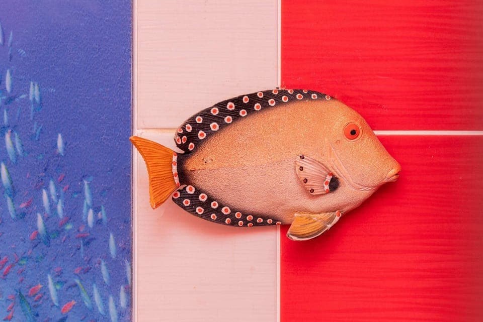 Decorative details in the apartment. 