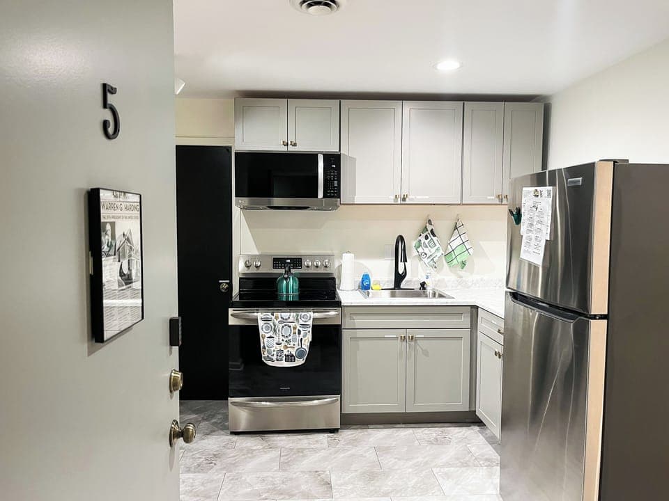 We've stocked the kitchen with a comprehensive set of cookware, including pots, pans, baking trays, and various cooking utensils. You'll find everything you need to whip up a feast.