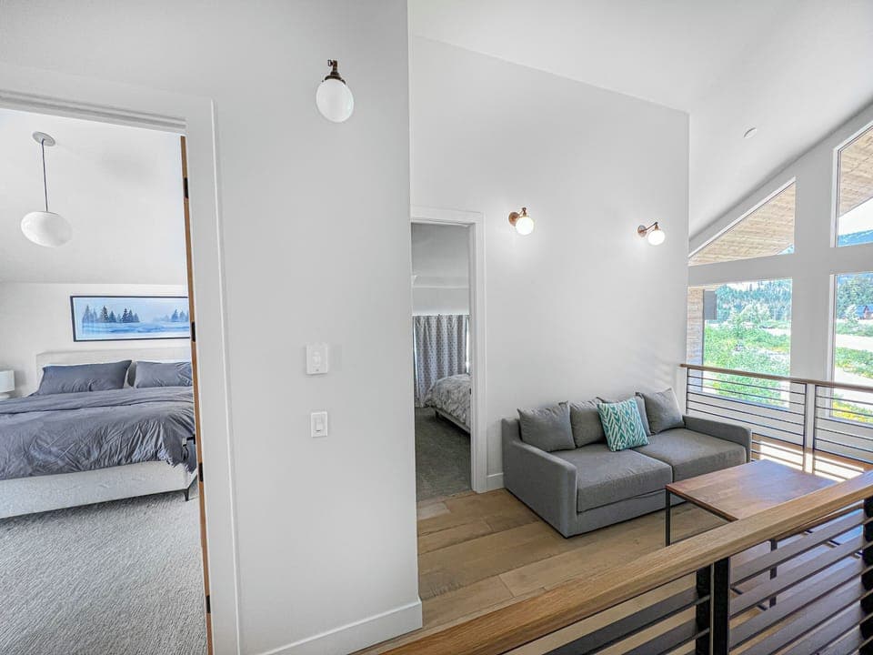 Open upstairs hallway and loft that works well for work space.