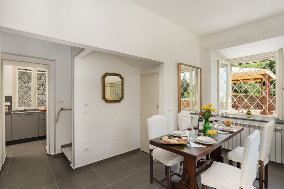 Picture Frame, Table, Building, Window, Plant, Wood, Door, Interior Design, Houseplant, Floor