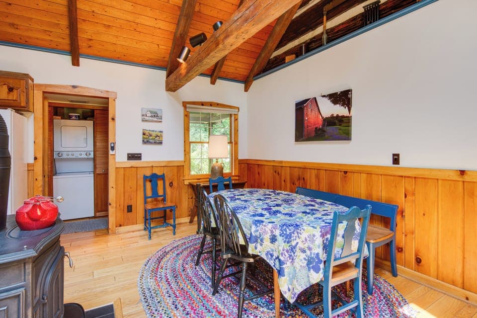 Dining Area | Dishware/Flatware Provided