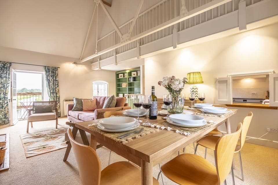 Water Mill House, Burnham Overy Staithe: The dining area has a serving hatch to the kitchen