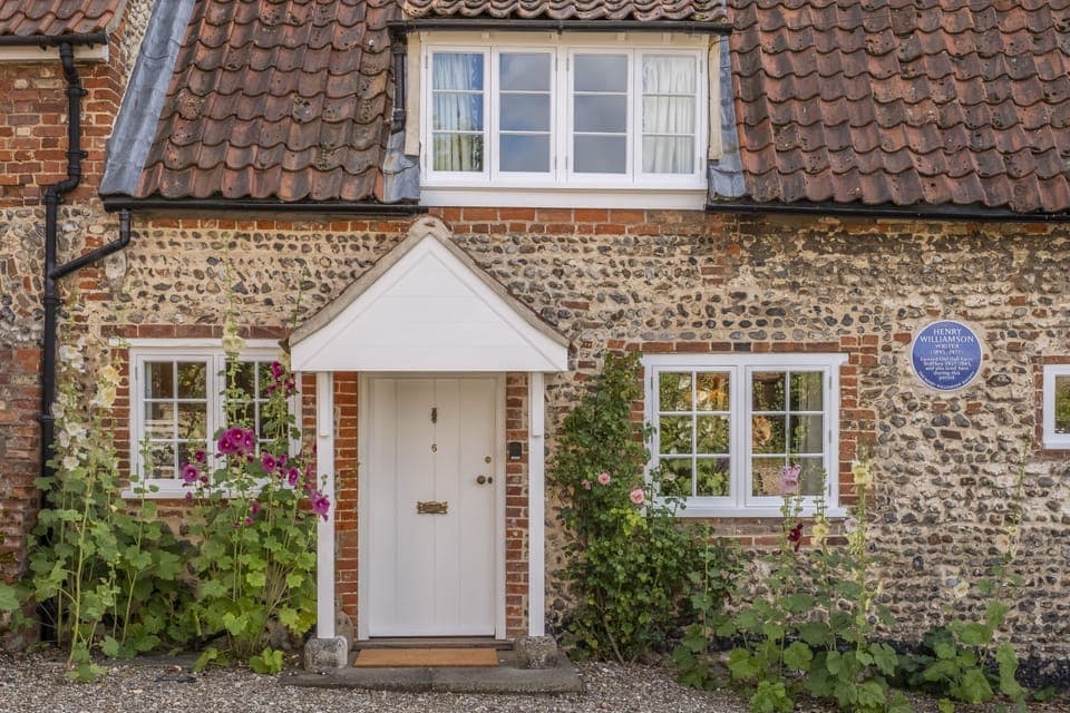 Owl Cottage, Stiffkey: A delightful brick and flint cottage for two