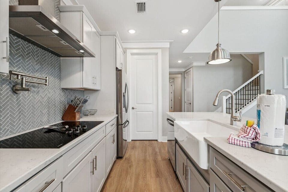 Fully applianced kitchen
