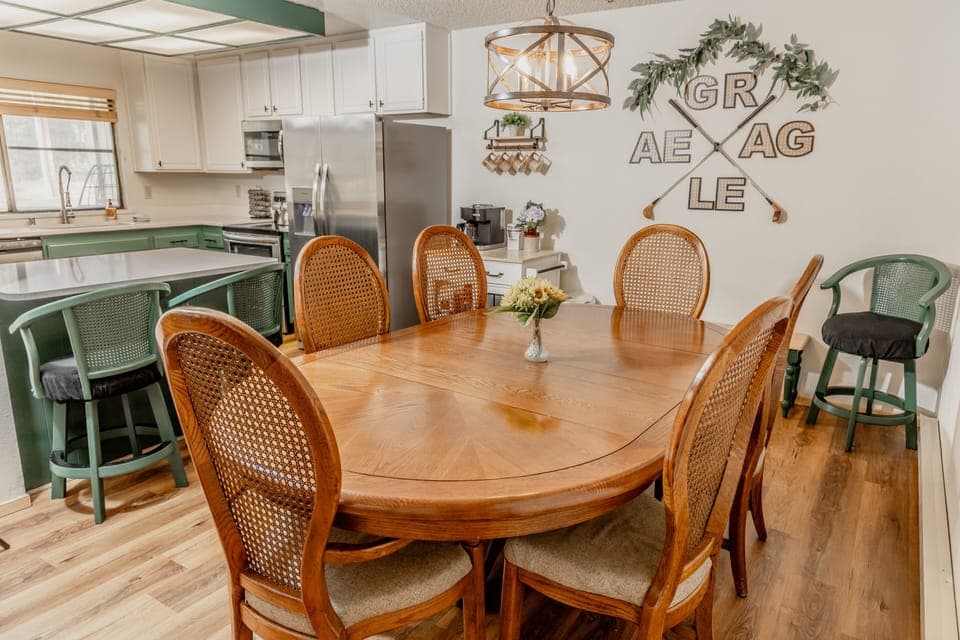 Settle in the dining room for a meal and drinks with family and friends.