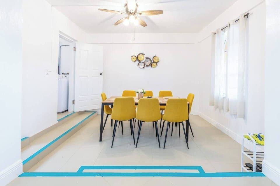 Where each meal becomes a memorable experience. Welcome to our dining room, the place where flavors meet elegance.