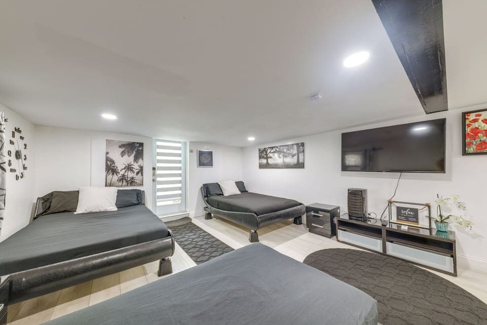 West Park Vacation Rental | Studio | 1BA | 1 Step to Enter | 800 Sq Ft