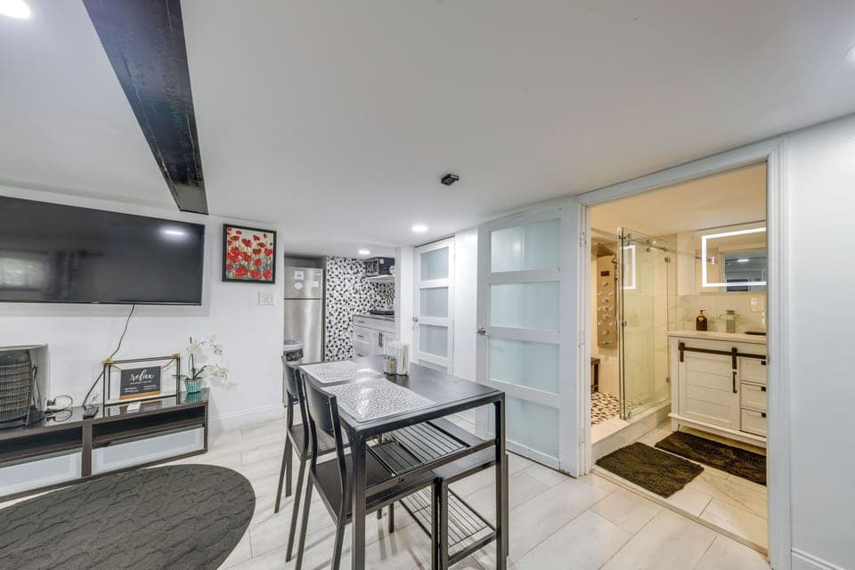 Studio | Smart TV w/ Cable | Mini-Split A/C Unit | Electric Heat