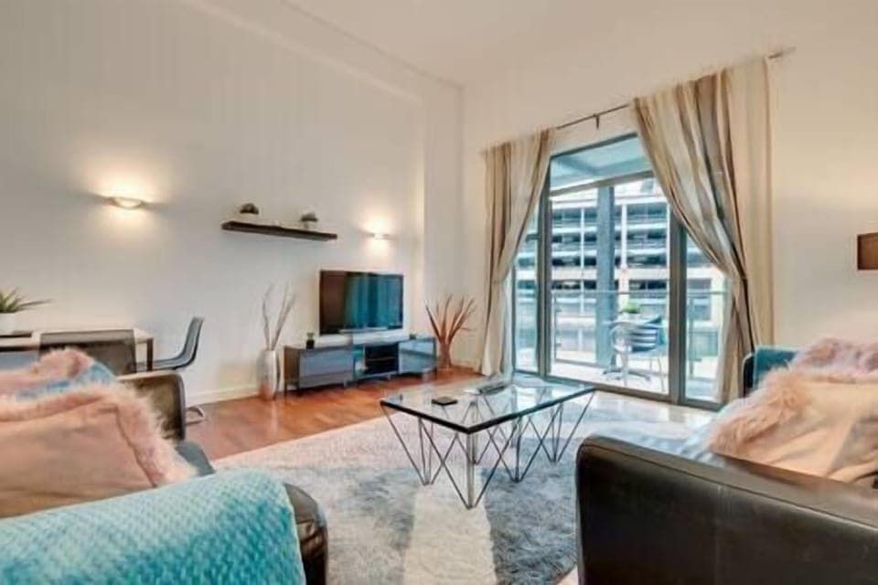 Spacious and airy lounge area