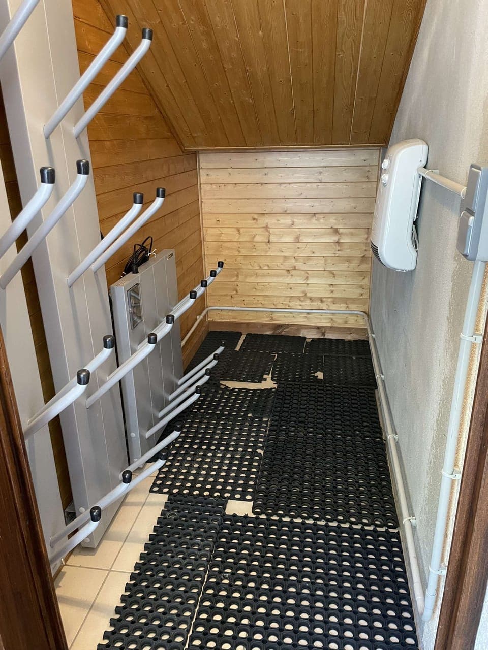 boot and ski boot drying room