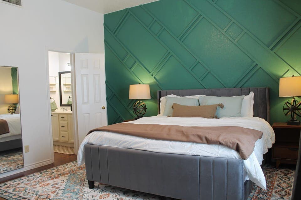 Enjoy the high ceiling, stylish accent wall, and king-size bed.