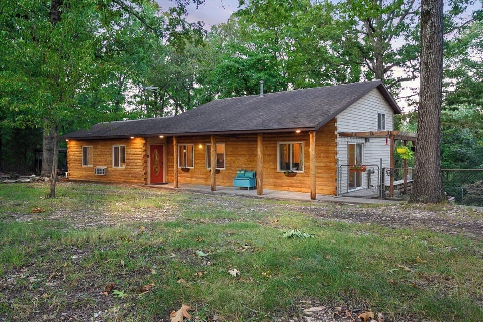 Welcome the Sunny Ridge Hideaway cabin