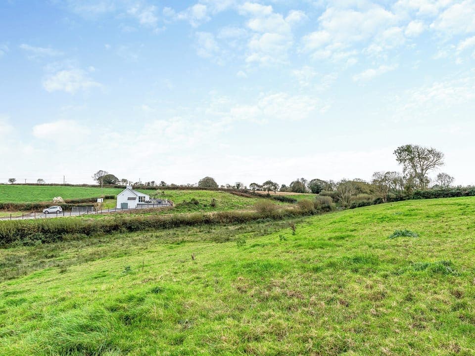 Setting | Maesyrhaf, Cross Inn, near New Quay