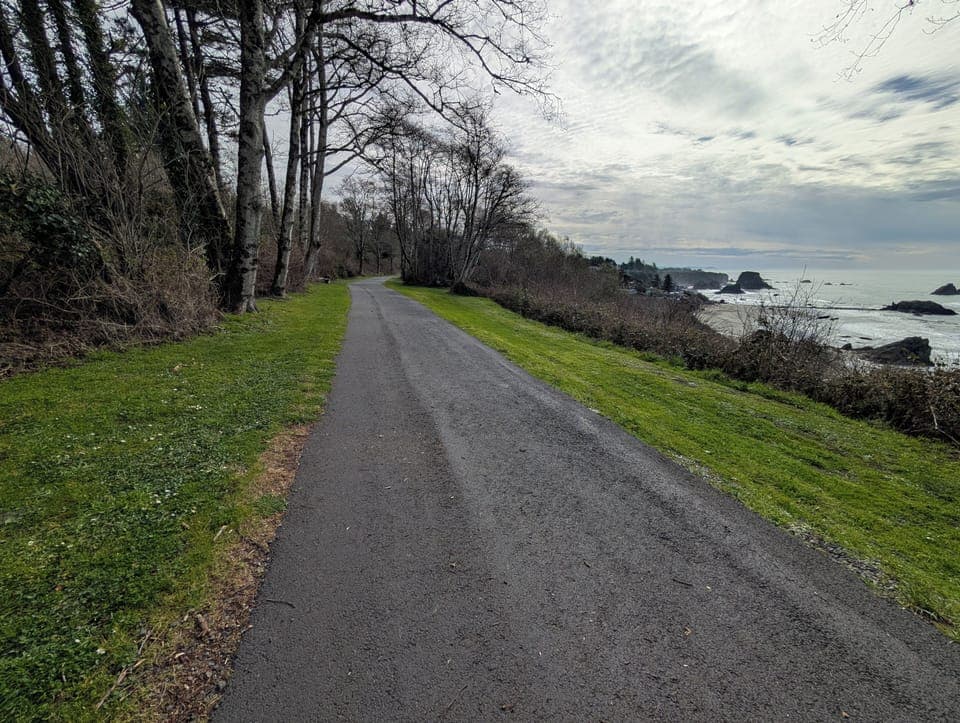 Paved footpath leading to Harris Beach. it is within easy walking distance.