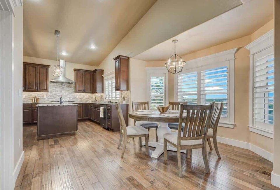 Circle around with your family and pals in the dining area.