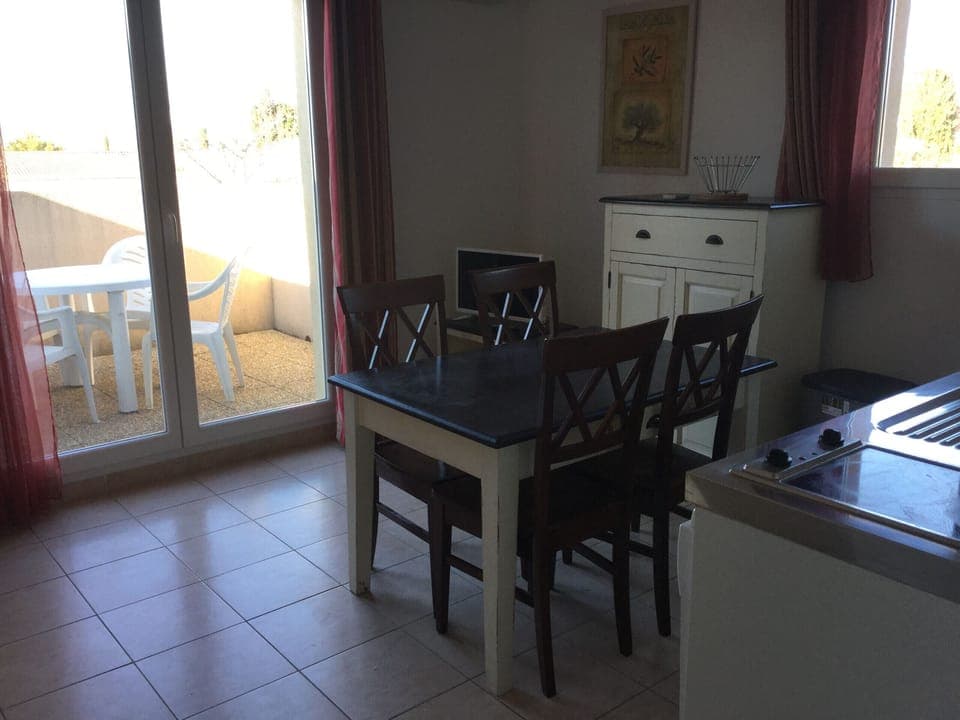 MOURIES holiday rental, mouries gîte with pool for rent with all comfort for 4 people. Online reservation with Plaisirs & Maisons de Provence dining room