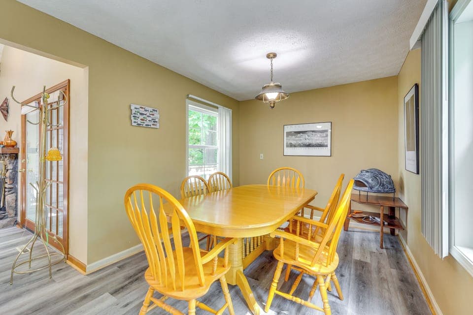 Dining Room | 1st Floor | Central A/C & Heating | Free WiFi