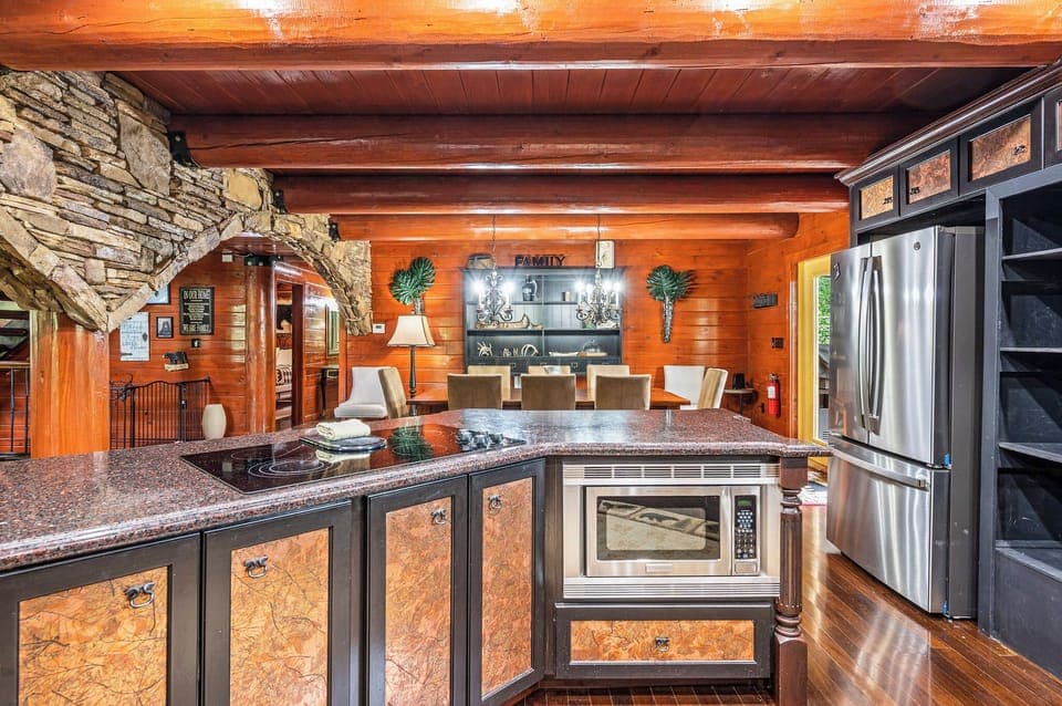 Bear Family Manor's fully equipped kitchen
