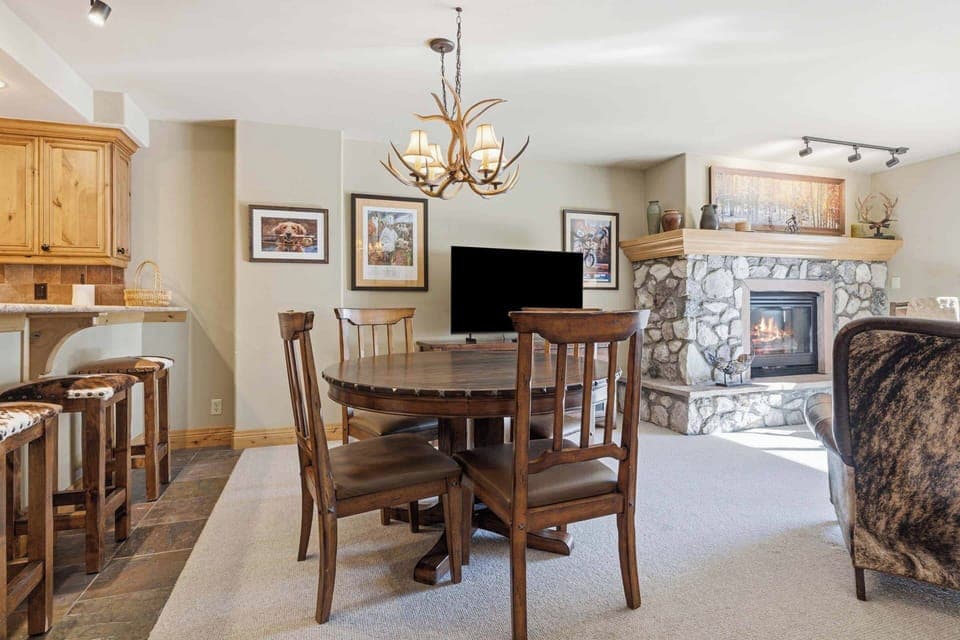 lowerborders-208-2345_55072755193_o