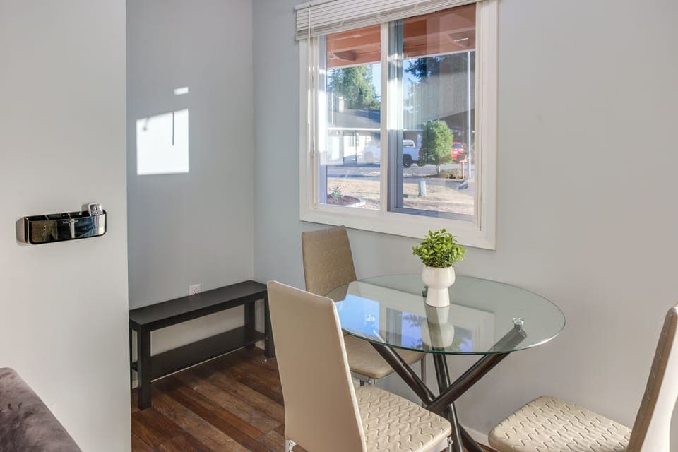 Dining Area | Dishware & Flatware