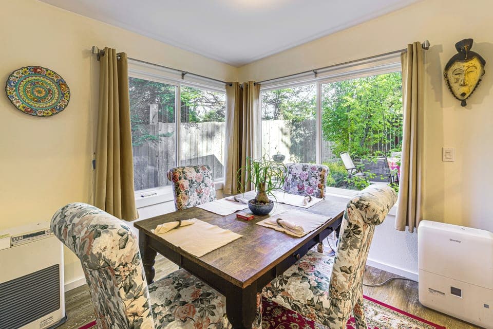 Dining Area | Dishware & Flatware Provided