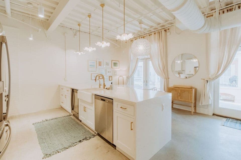 Cook, gather, and create memories in our dreamy beach-chic kitchen — perfect for big breakfasts and sunset dinners!