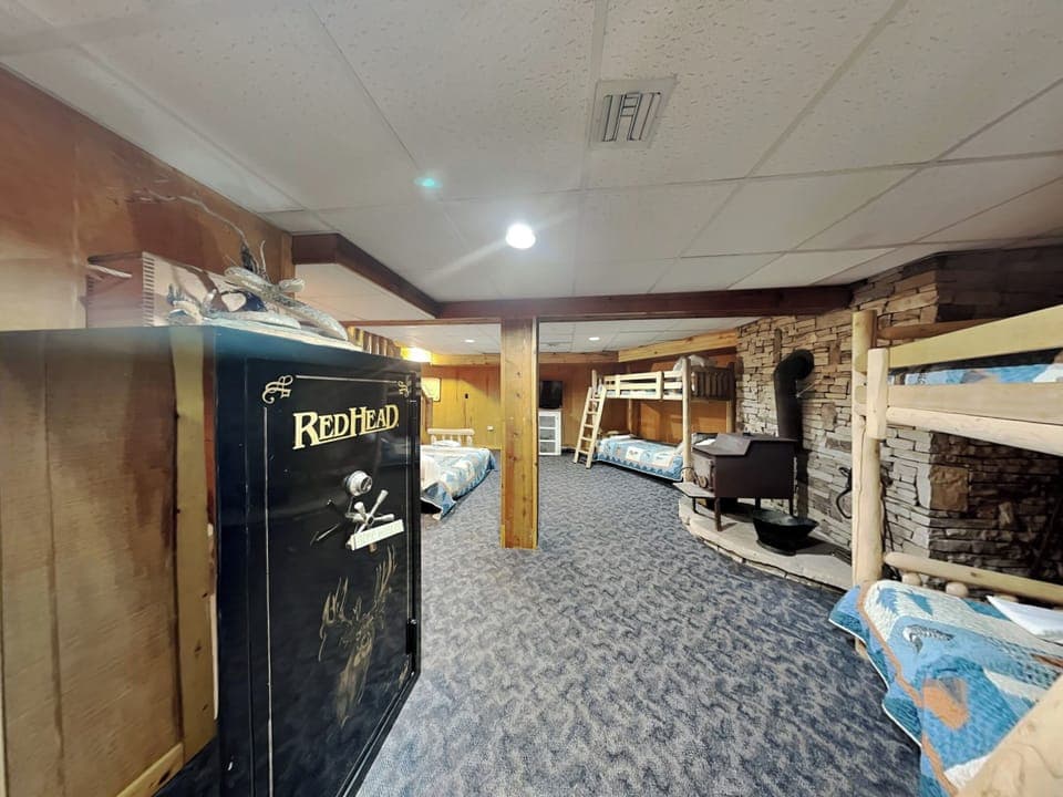 Lower Level Bonus Room - Twin Over Twin Bunks + Futon