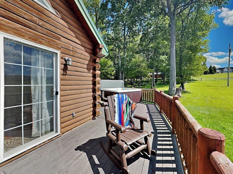 Deck w. Hot Tub